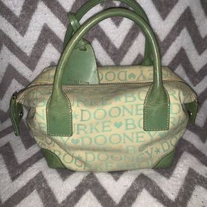 Dooney & Bourke purse 💯 authentic